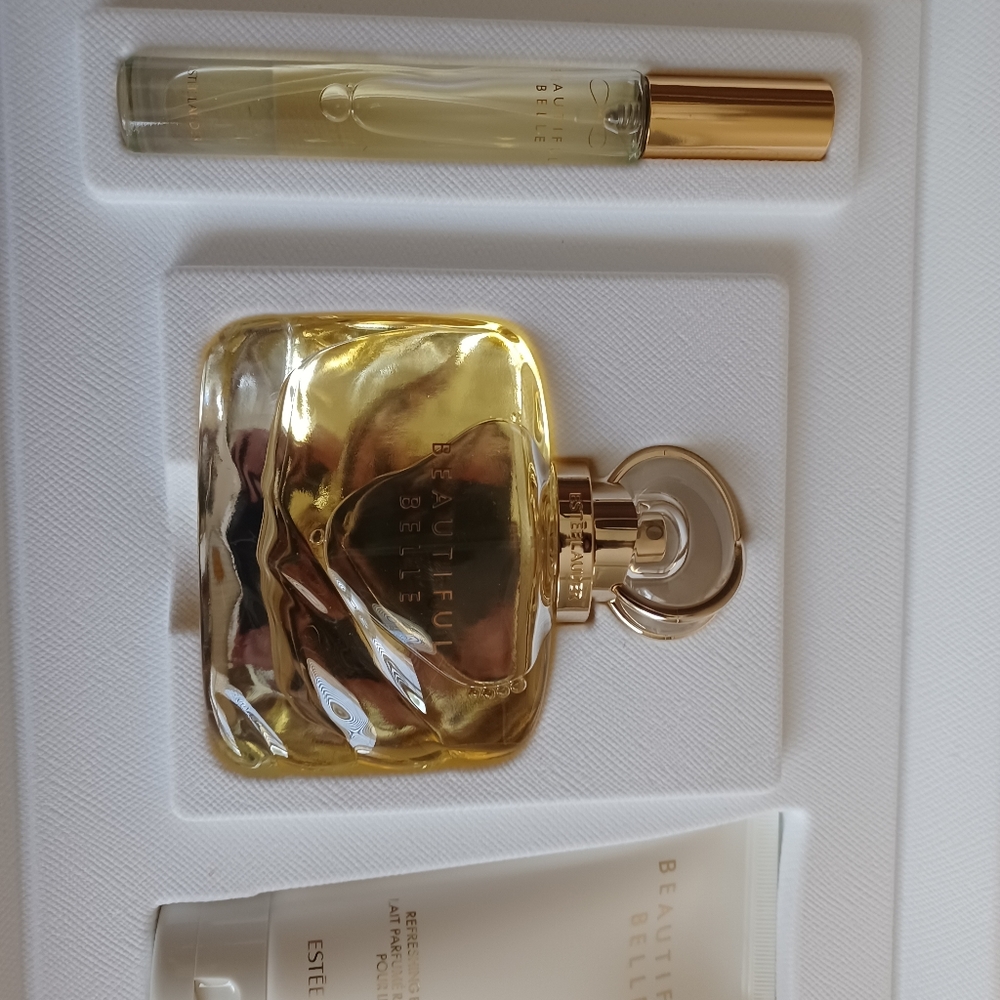 ESTEE LAUDER Beautiful Belle Gift Set NIB